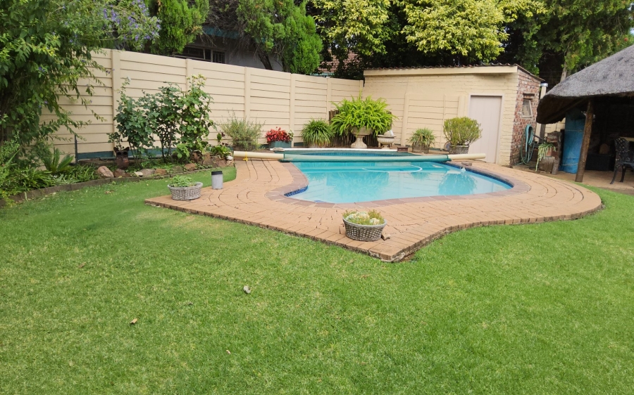 3 Bedroom Property for Sale in Kannoniers Park North West